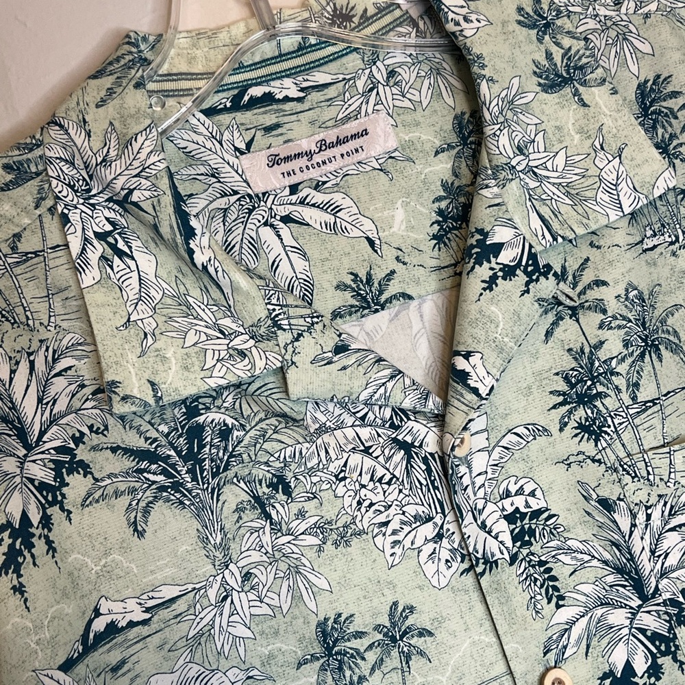 Tommy Bahama Men's Medium Coconut Point Short Sleeve Tencel Modal Coolmax Shirt